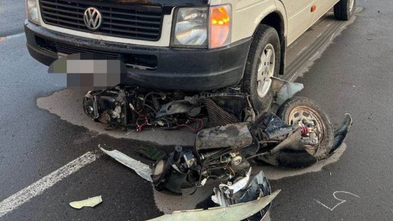 На Волині 14-річний скутерист влетів у бус: є постраждалі. ФОТО