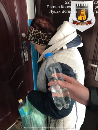 Луцькі муніципали «застукали» лучанку, яка у своїй квартирі продавала сурогат