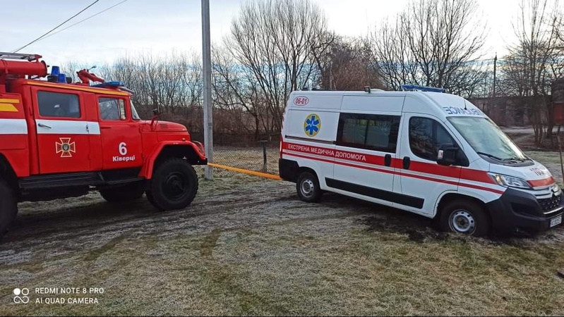 На Волині «швидка» загрузла на ґрунтовій дорозі: працювали рятувальники