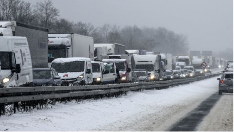 Блокада словацького кордону: вантажівоки частково пропускають