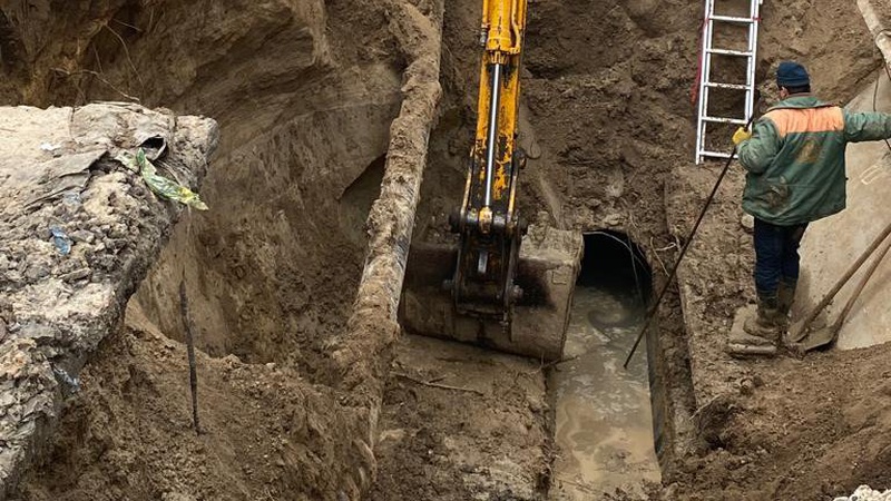 У Луцьку трапилася аварія на каналізаційному колекторі