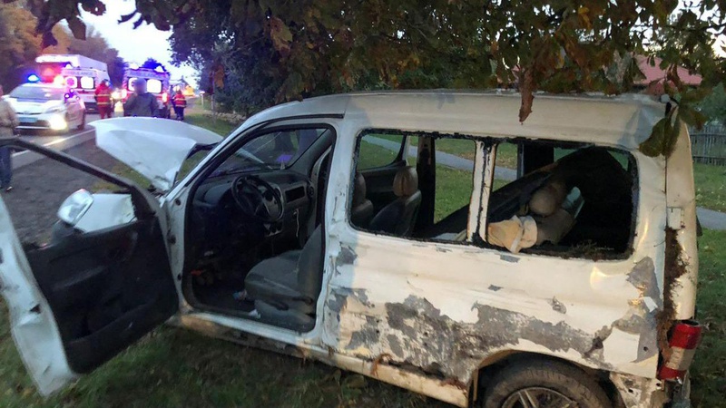 Біля Луцька легковик лоб в лоб зіткнувся з бусом: є постраждалі