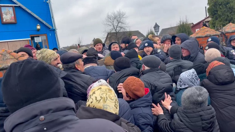У Камінь-Каширському прихильники УПЦ (МП) не пустили до храму парафіян ПЦУ