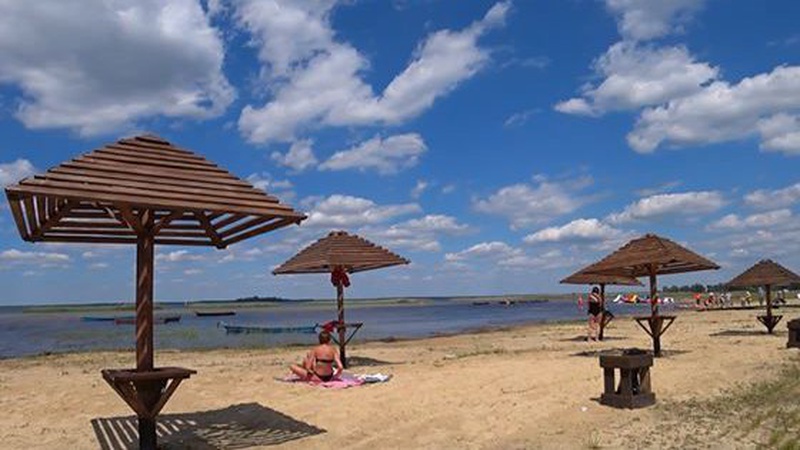 На пляжах Світязя роздають повістки. ВІДЕО