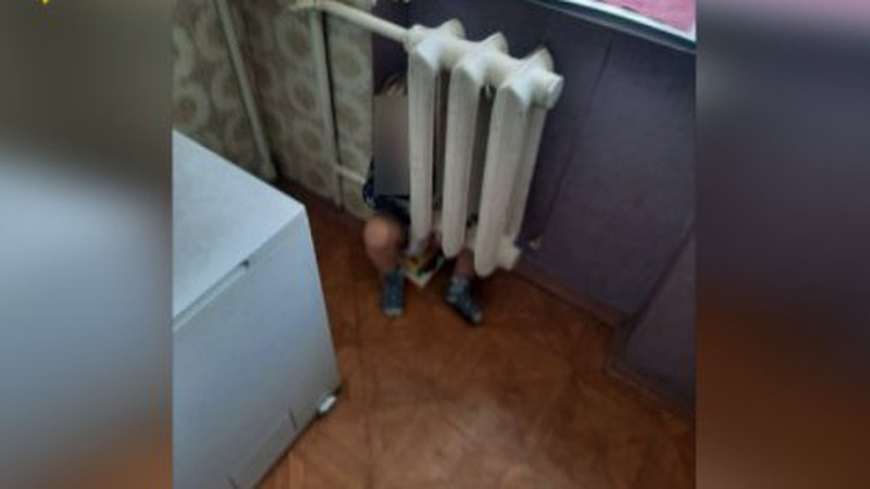 У Луцьку маленька дитина застрягла в гарячій батареї