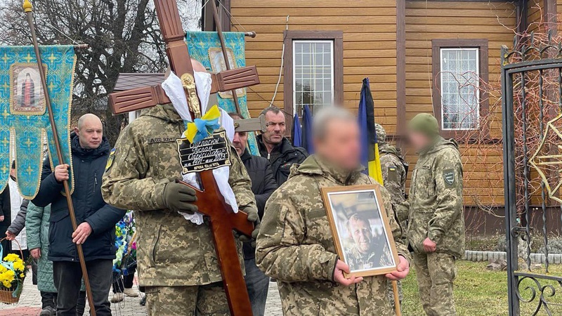 Троє синів втратили батька: на Волині провели в останню путь воїна Руслана Степасюка