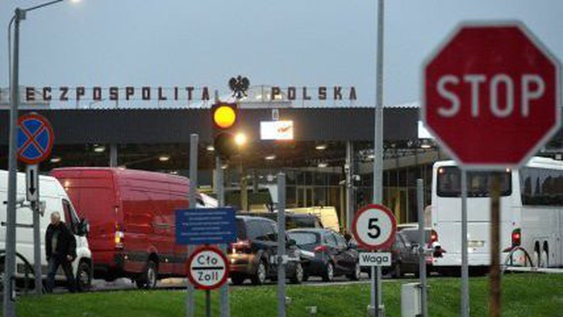 На кордоні України та Польщі утворилися величезні черги: у чому справа