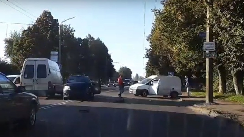 У Луцьку на Львівській зіткнулися два авто. ВІДЕО