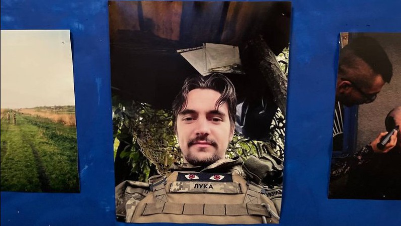 У Луцьку відкрилася фотовиставка, присвячена памʼяті загиблого бійця