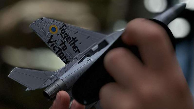 Льотчик Karaya з Луцької бригади продає МіГ-29 за 1000$.ФОТО