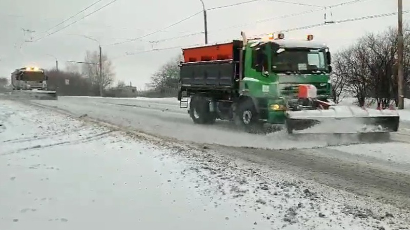 Працювали вночі і продовжують вдень: на Волині чистять дороги