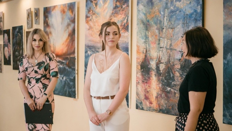 У Нововолинську художниця представила виставку картин «Contra spem spero».ФОТО