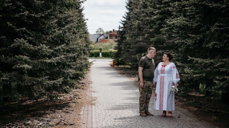 На рушничок щастя стали волинянка Ірина та військовий Андрій