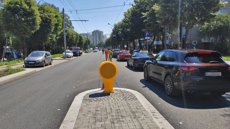 У Луцьку на проспекті Волі встановили нові дорожні знаки