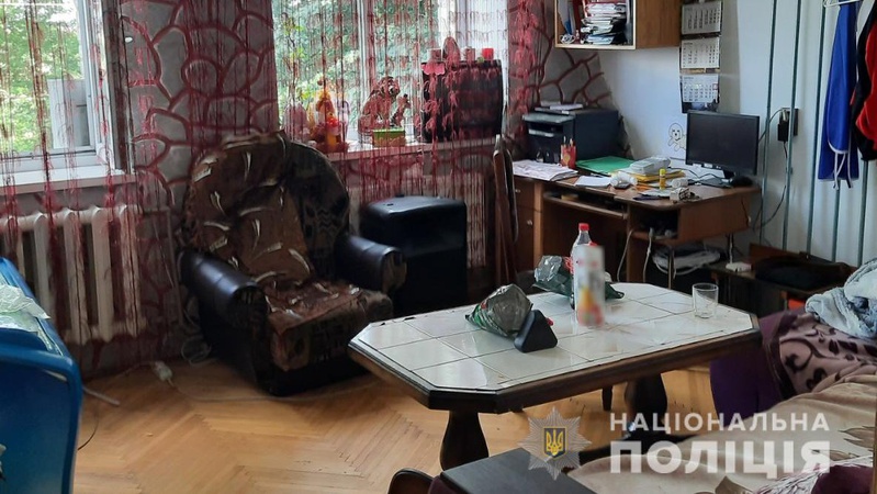 На Волині хлопець з дівчиною вкрали вночі із сільського магазину кросівки, горілку і гроші