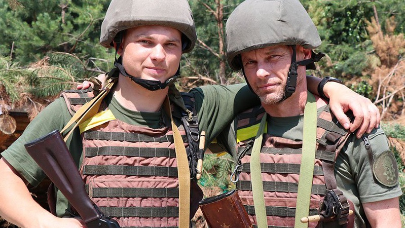 Ділять окоп один на двох і мають спільну мрію: історія волинян, батька та сина, які служать разом в Нацгвардії