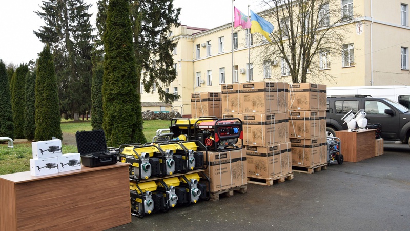 Автомобільна техніка, генератори, камери спостереження: волинським прикордонникам передали допомогу