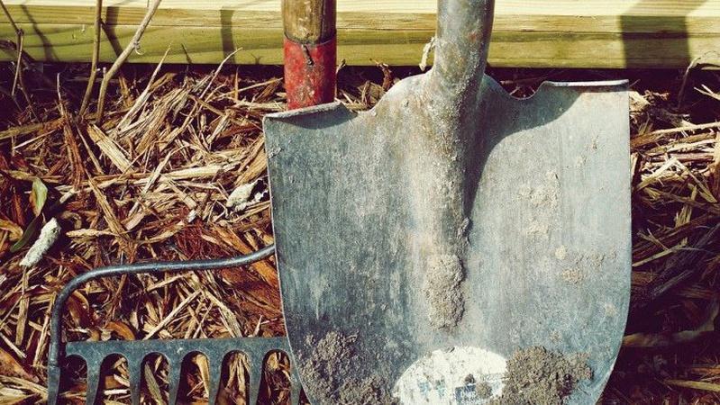 Побив ногами та лопатою свого товариша: 40-річному волинянину оголосили про підозру