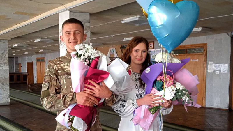 На Волині військовий одружився зі своєю коханою