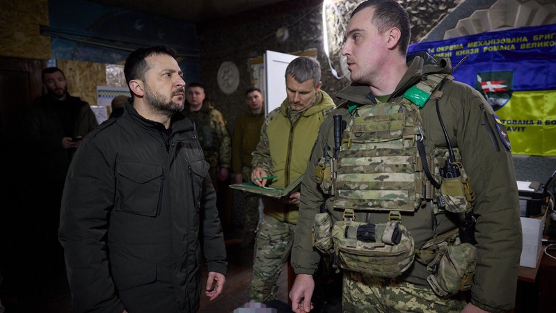 Зеленський відвідав волинських бійців на передовій та вручив їм нагороди