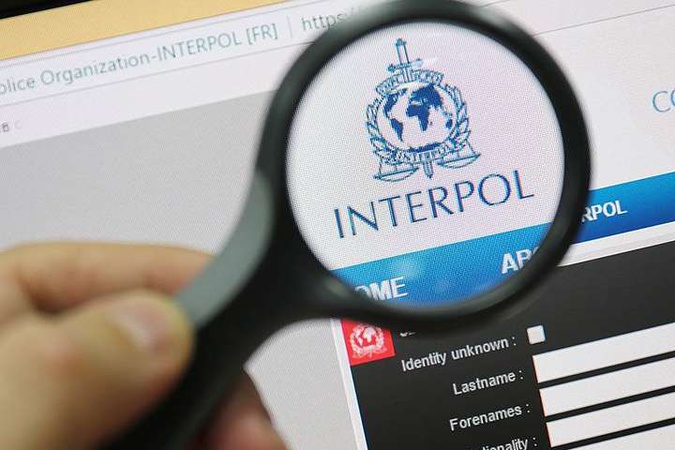 Розшукує Інтерпол: на Волині поліцейські вилучили сумнівне авто