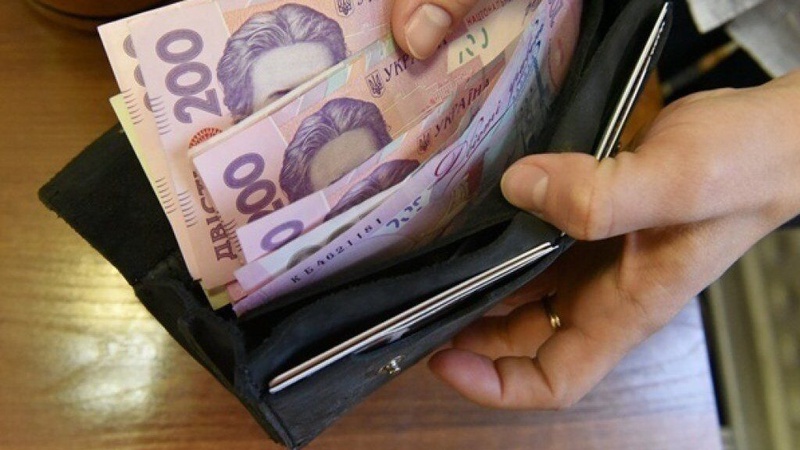 Українці можуть залишитися без пенсій та зарплат — Шмигаль