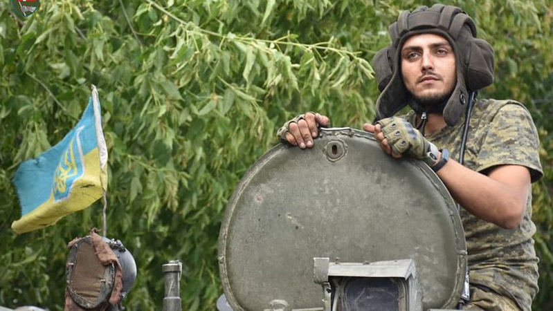 У волинській бригаді показали прапор, який пройшов бої на Житомирщині, Київщині, Миколаївщині, Харківщині і Донбасі