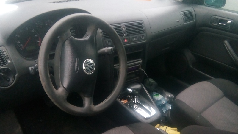 Волинська митниця продає з аукціону 19-річний «Фольксваген». ФОТО