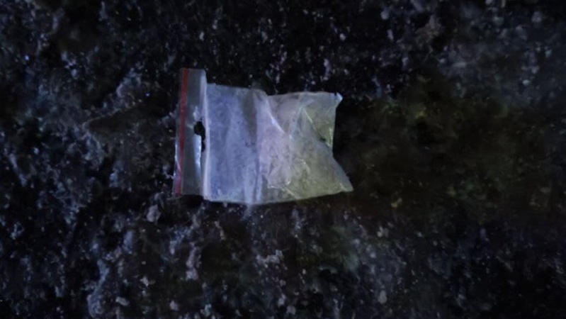 У Луцьку патрульні на зупинці затримали 24-річного чоловіка з наркотиками