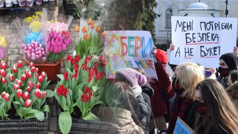 Свято чи пережиток СРСР: що лучани думають про 8 березня