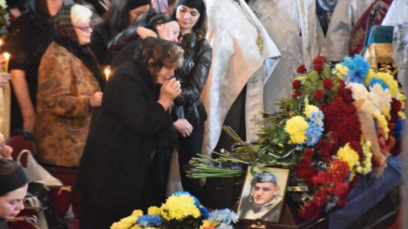 Лучани провели в останню дорогу Героїв Івана Бондарука, Сергія Доценка та Геннадія Сижука