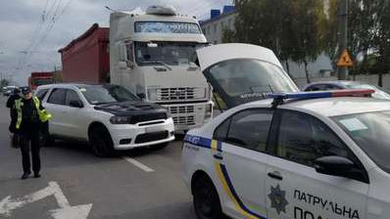 У Луцьку на Дубнівській - ДТП: показали момент зіткнення