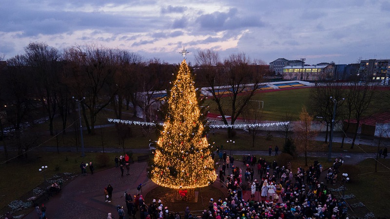 На Волині ще одне місто відмовилося від головної новорічної ялинки