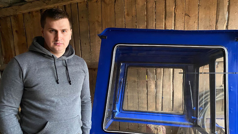 Майстер з Волині виготовив понад двісті тракторних кабін