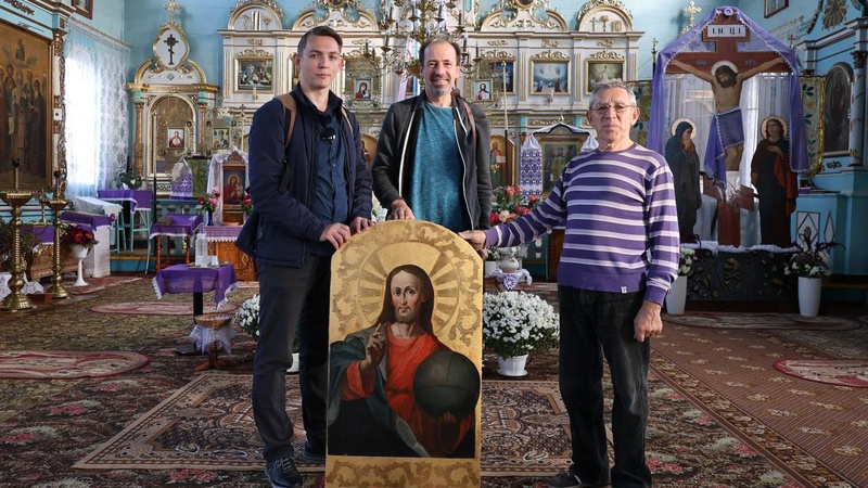 До сільського храму на Волині повернули відреставровані ікони