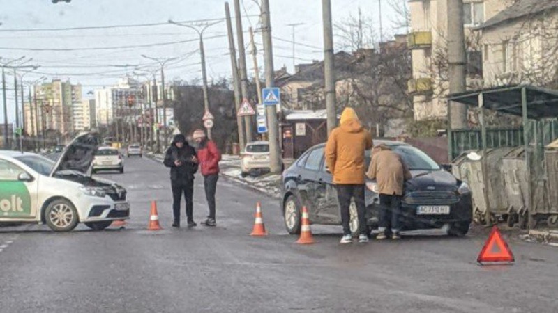 У Луцьку ДТП: з автівкою не розминулося таксі