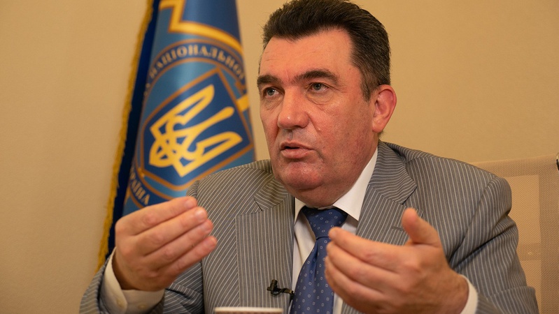 Бізнесмени і політики, що виїхали з України під час війни, осіли в Монако і під Варшавою