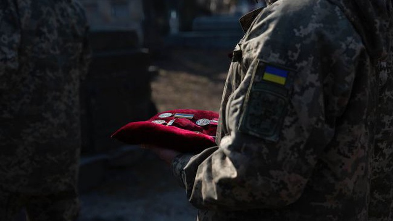 Хто не має права на виплату за загиблого бійця: відповідь Кабміну