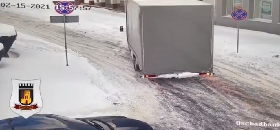 Проігнорував дорожній знак та поплатився: у Луцьку камерами зловили порушника ПДР