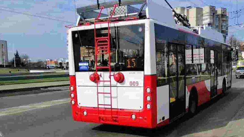 У Луцьку жінка травмувалася в тролейбусі: її госпіталізували