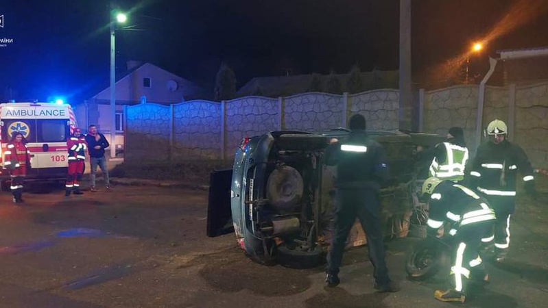 У Луцьку вночі перекинулося авто