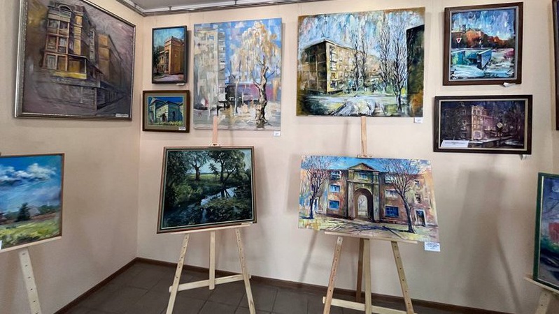 Рідні барви 4.5.0: у Луцьку презентували картини військовослужбовця ЗСУ Артура Новікова