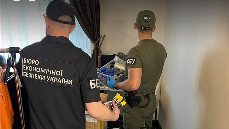 Детективи БЕБ у Волинській області викрили групу осіб, які збували контрабандні товари. ФОТО