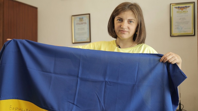 Мама з Тернопільщини в декреті замість підгузків скуповує автівки на фронт