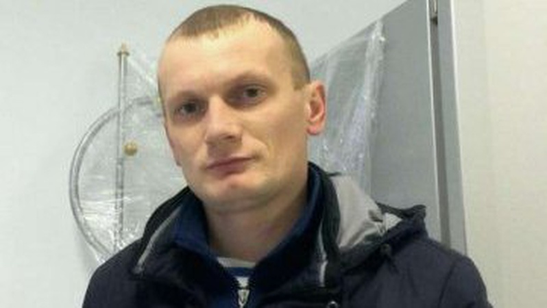 Волинянин збирає консервні банки та виготовляє окопні свічки для військових