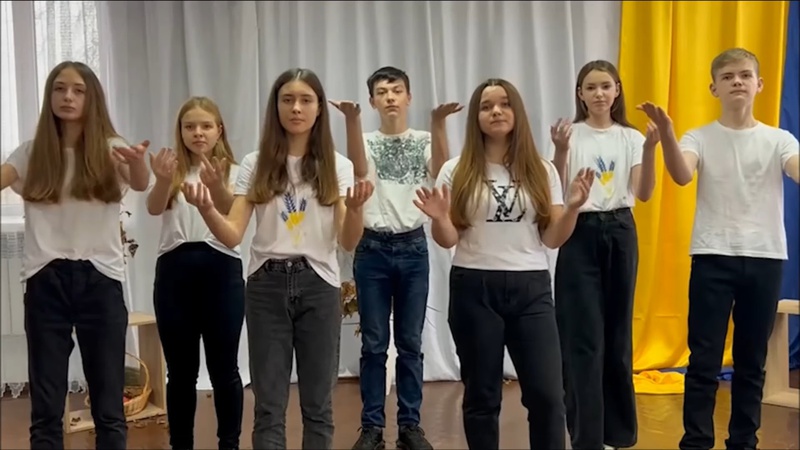 Вокалістки з Рожища записали кліп та збирають гроші на ЗСУ