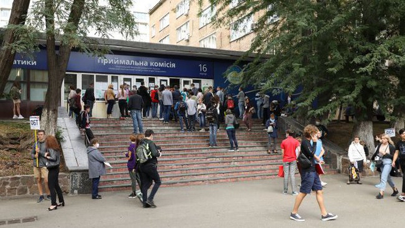 Як абітурієнту з ТОТ вступити до вишу без документа про повну загальну середню освіту