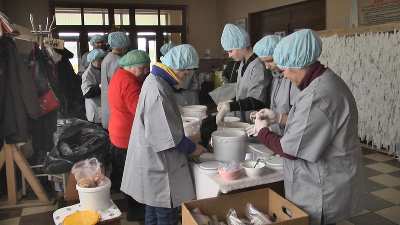 Громада на Волині об’єдналася, щоб готувати для бійців