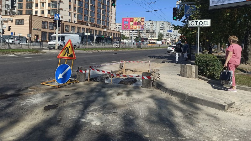 Макдональдзівські причандали повивалювалися зі смітників уздовж проспекту Соборності