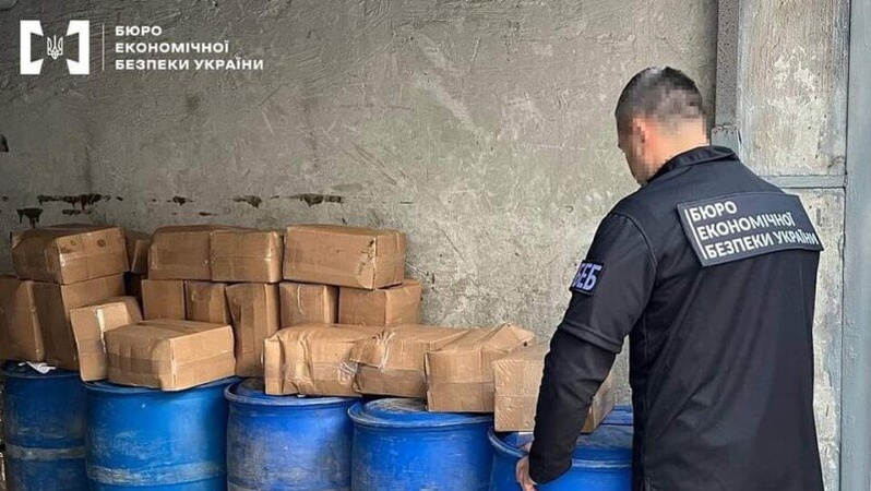 У Луцьку «накрили» підпільних цех з виробництва фальсифікованого алкоголю. ФОТО